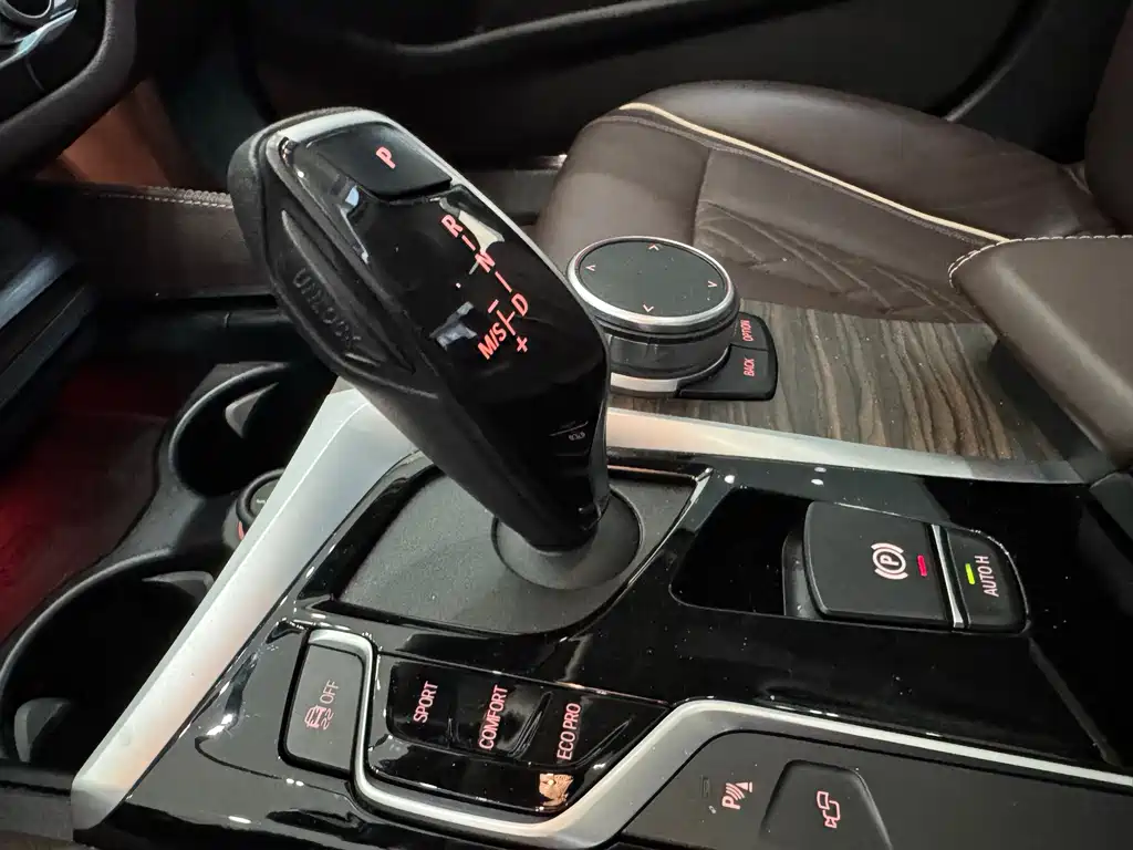 BMW 5 Series 2020 — фото 15