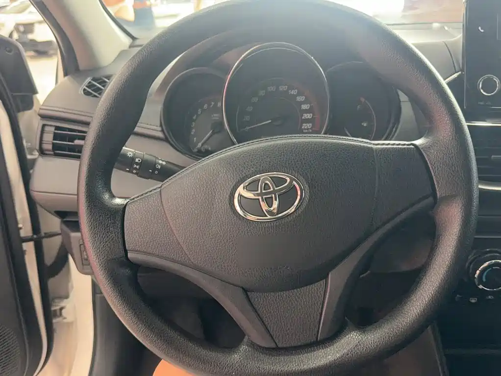 Toyota Yaris L 2021