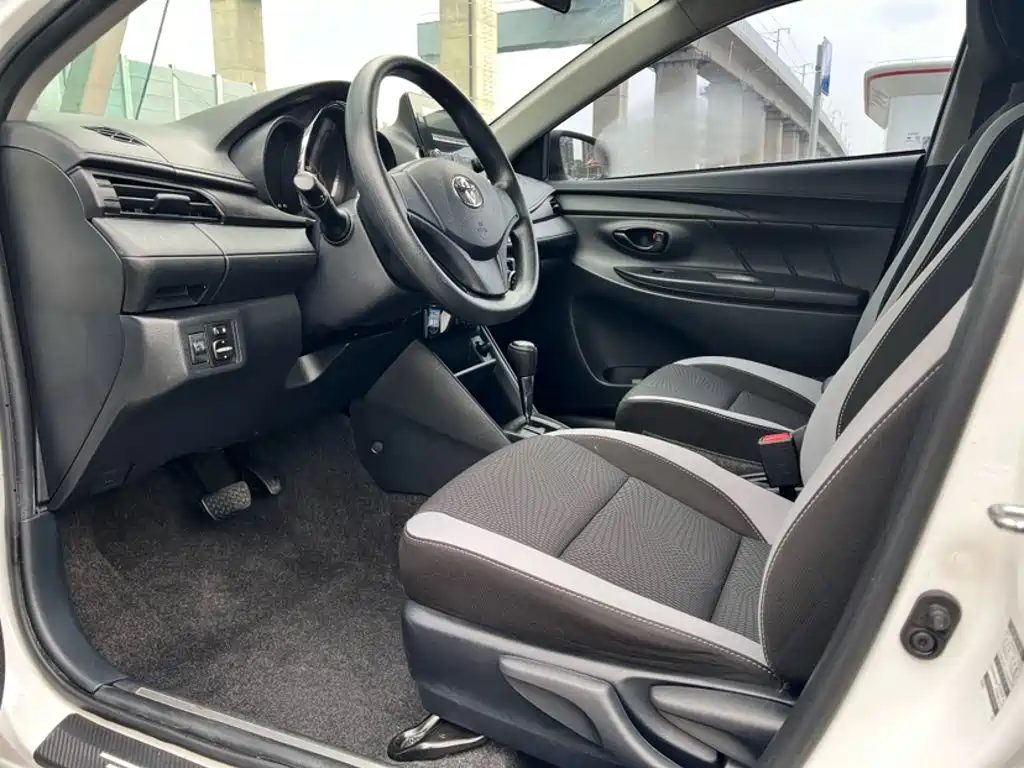 Toyota Yaris L 2021 — фото 15