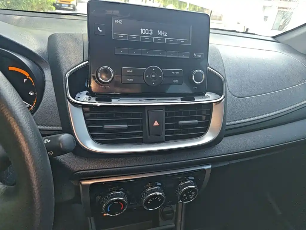 Toyota Yaris L 2022 — фото 13