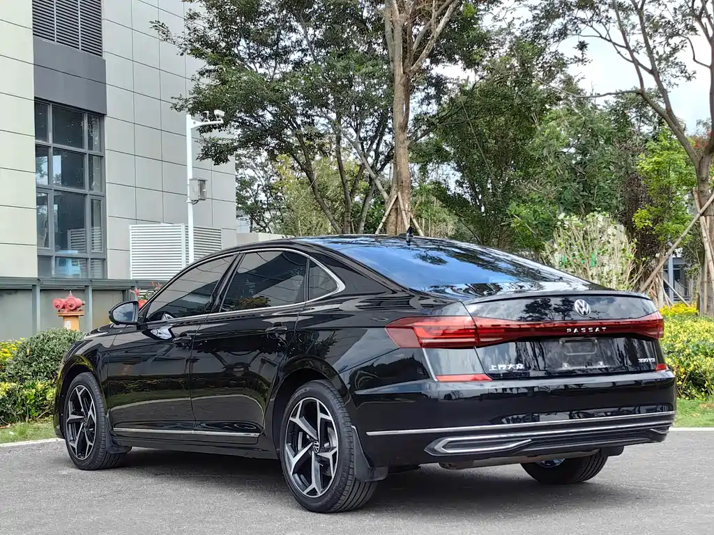Volkswagen Passat 2022 — фото 9