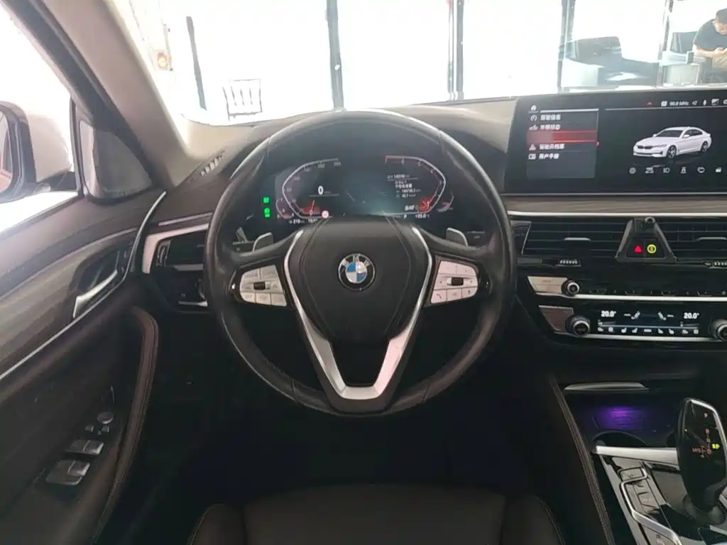 BMW 5 Series 2021 — фото 11