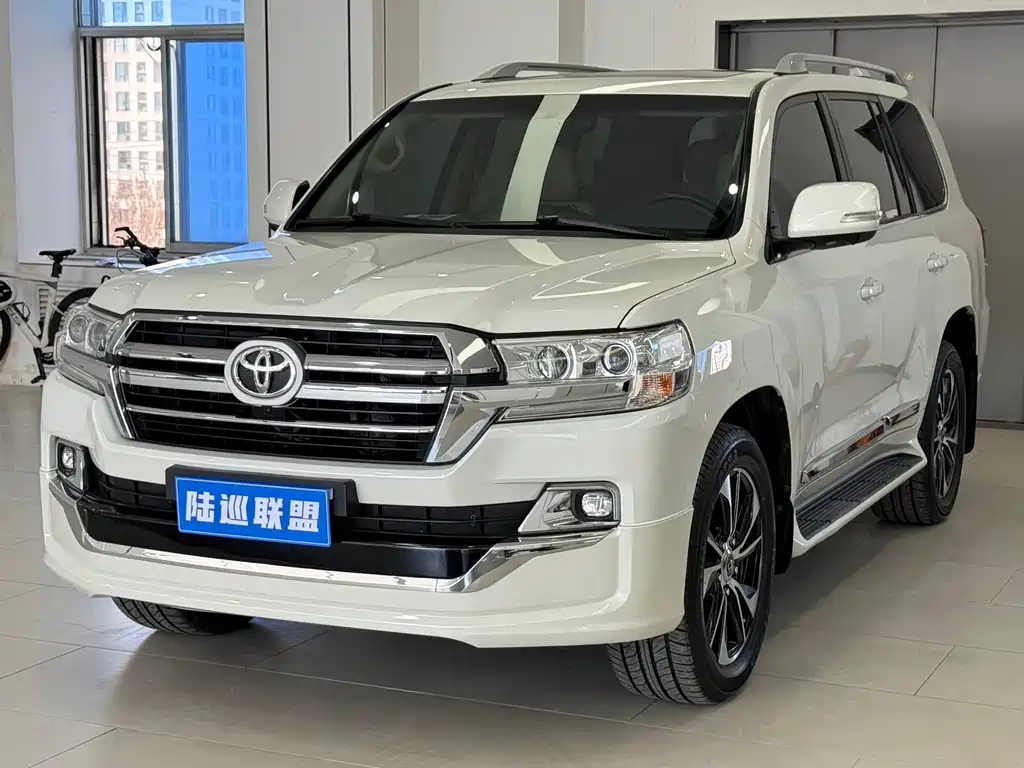 Toyota Land Cruiser 2020 — фото 1