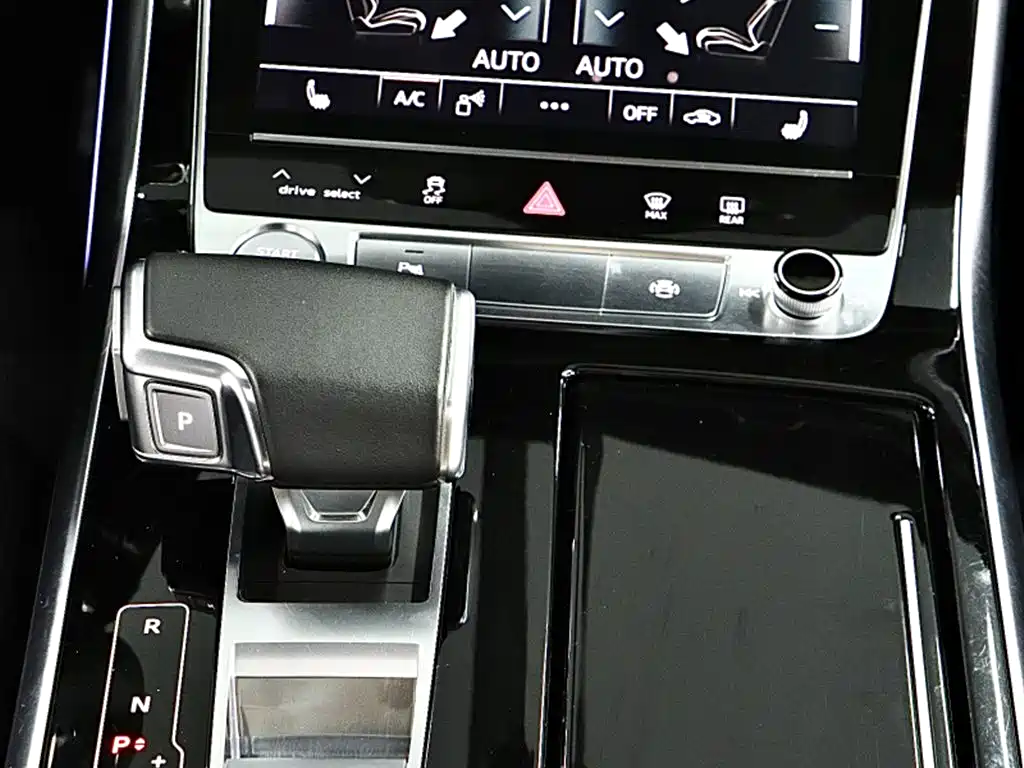 Audi Q7 2020 — фото 21
