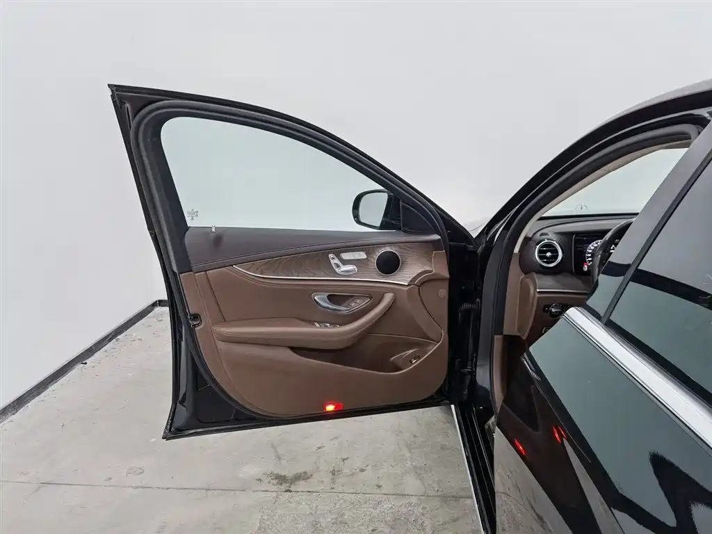 Mercedes-Benz E-Class 2020 — фото 8