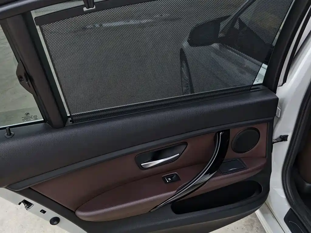 BMW 3 Series 2017 — фото 13