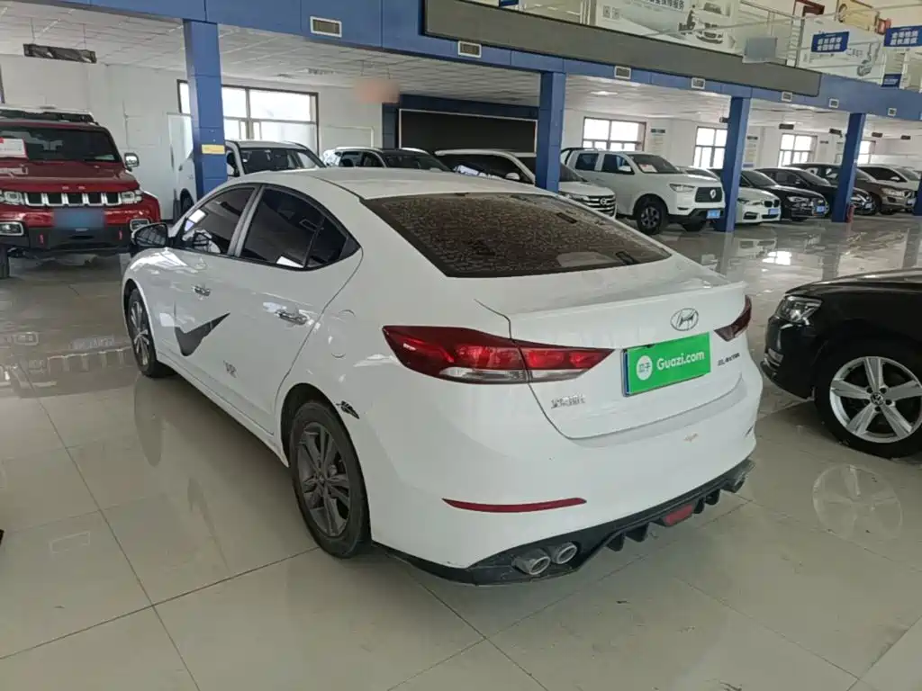 Hyundai Elantra 2018 — фото 5
