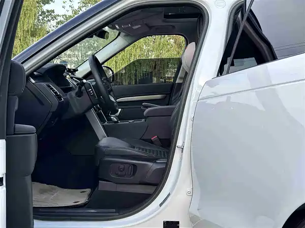 Land Rover Discovery 2023