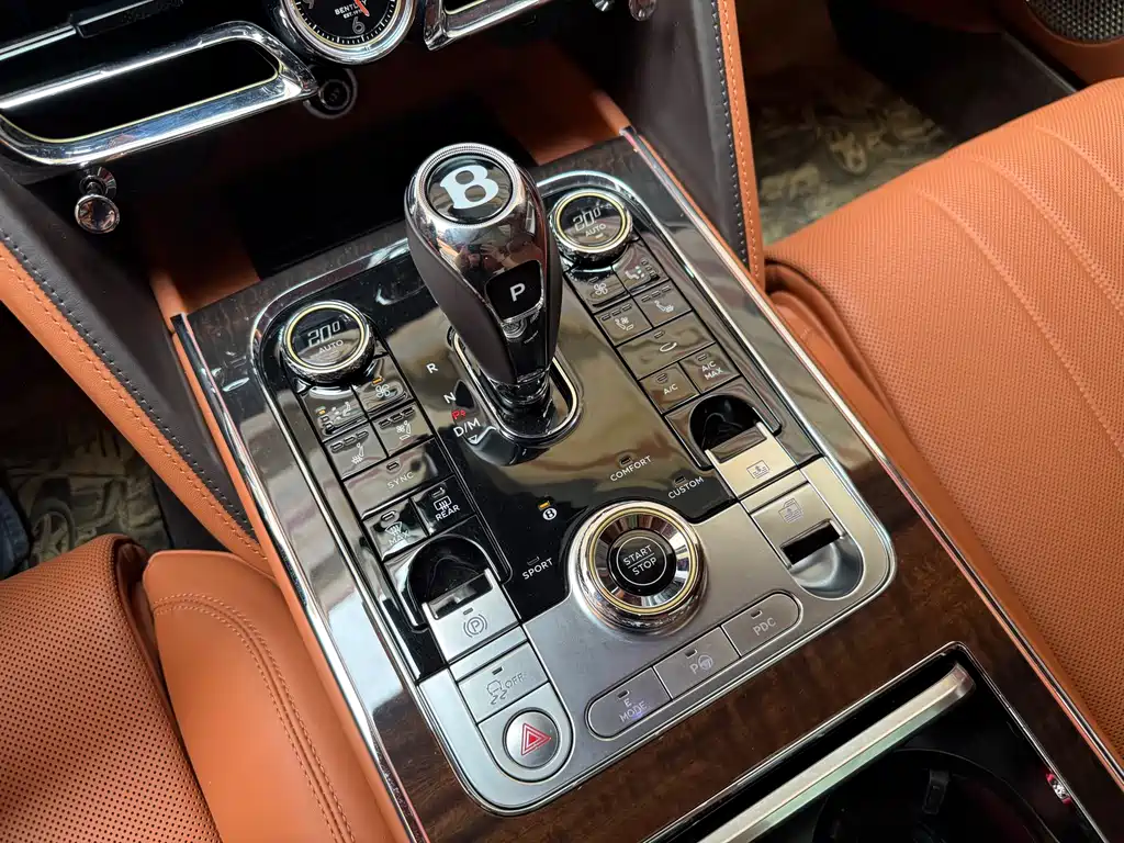 Bentley Flying Spur PHEV 2023 — фото 13