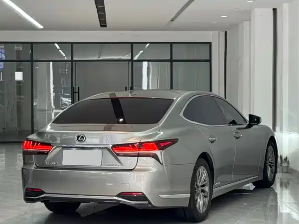 Lexus LS 2018