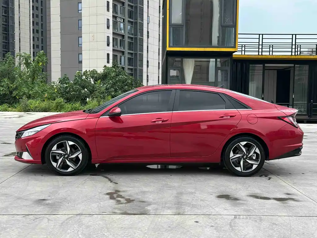 Hyundai Elantra 2022
