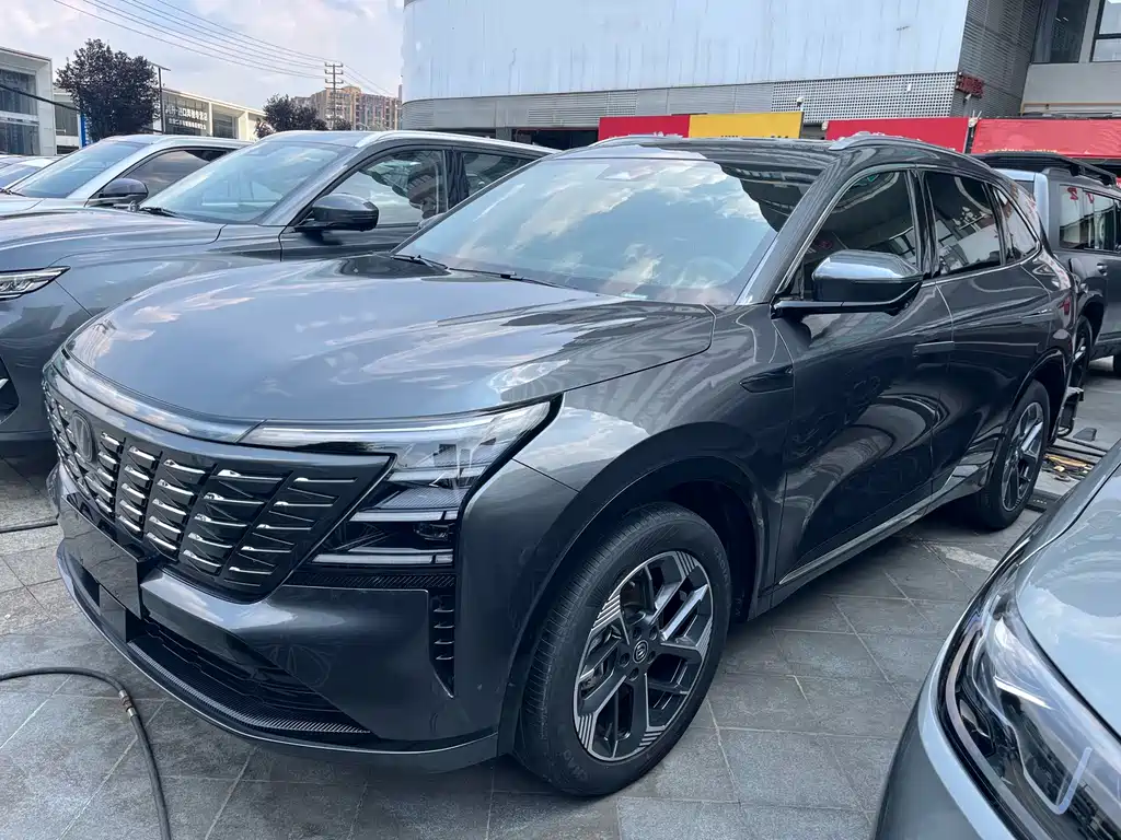 Changan CS75PLUS 2025 — фото 1