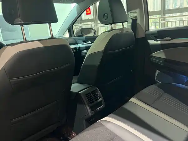 Volkswagen Golf 2024