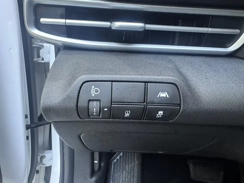 Hyundai Elantra 2022 — фото 16
