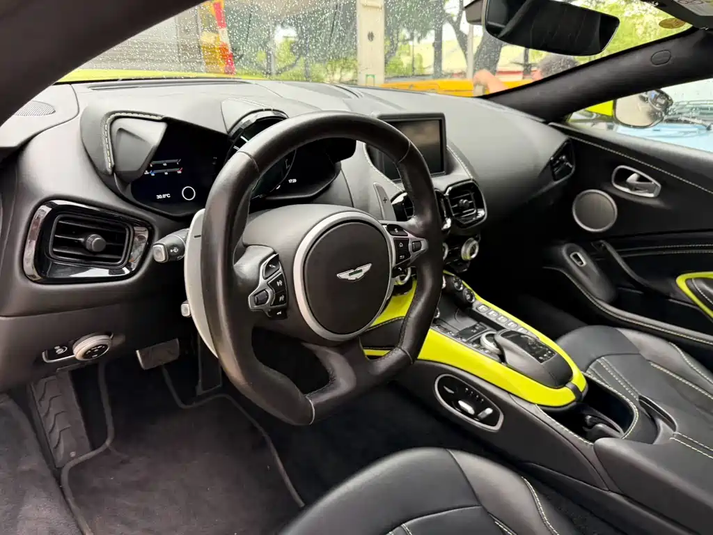 Aston Martin V8 Vantage 2018 — фото 14