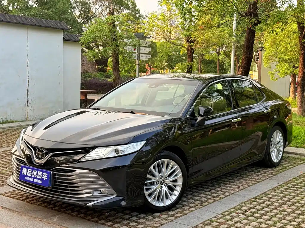 Toyota Camry 2020 — фото 1