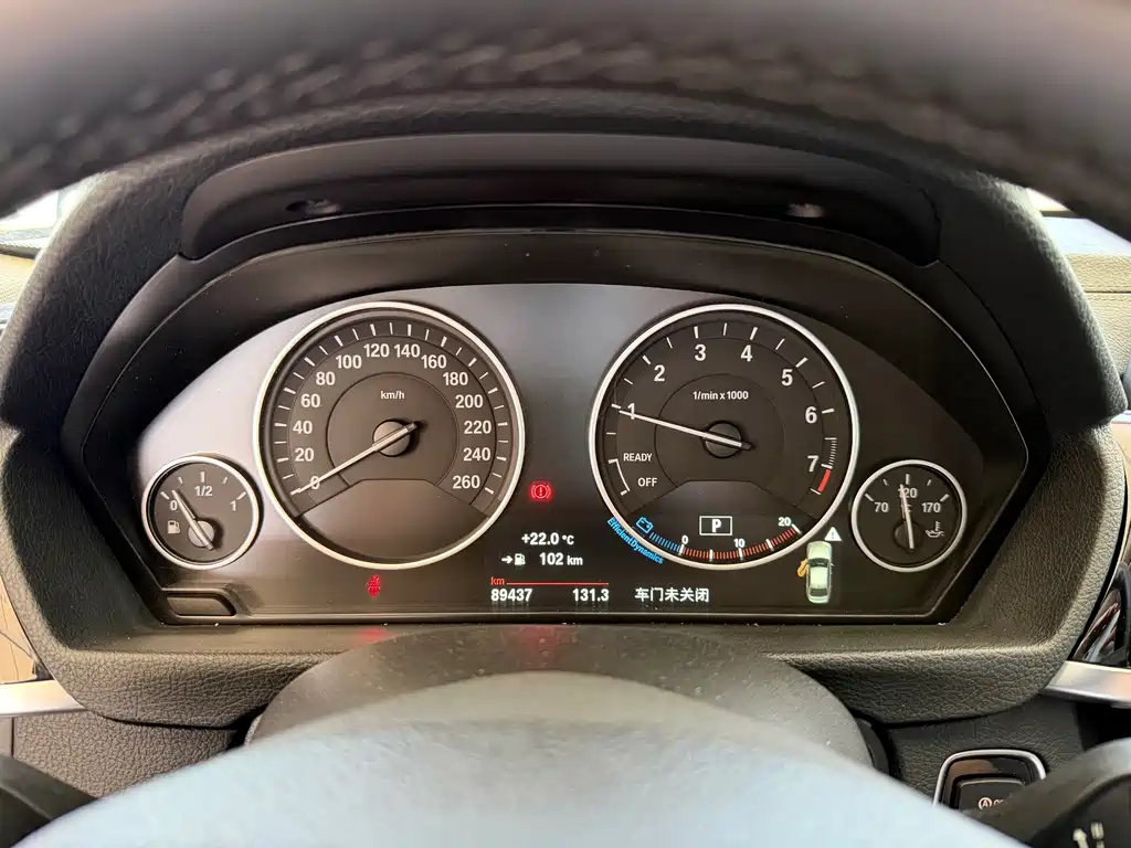 BMW 3 Series 2018 — фото 17
