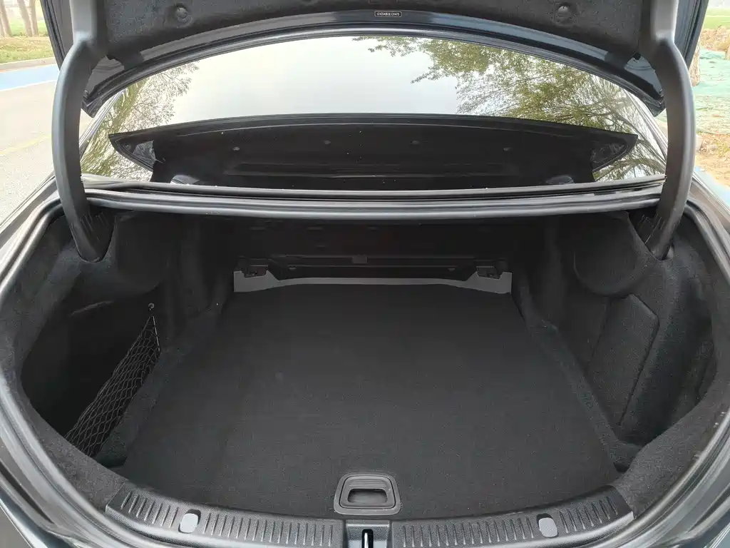 Mercedes-Benz E-Class 2017 — фото 20