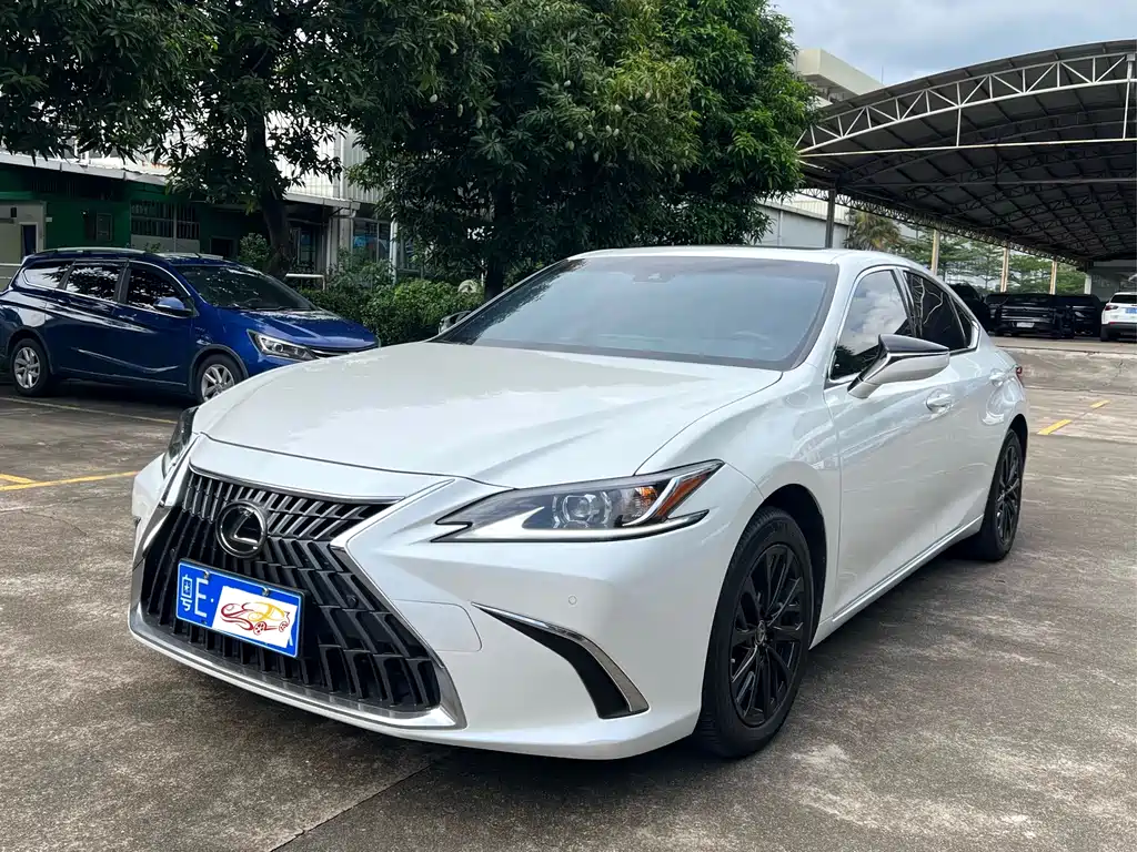 Lexus ES 2024 — фото 1