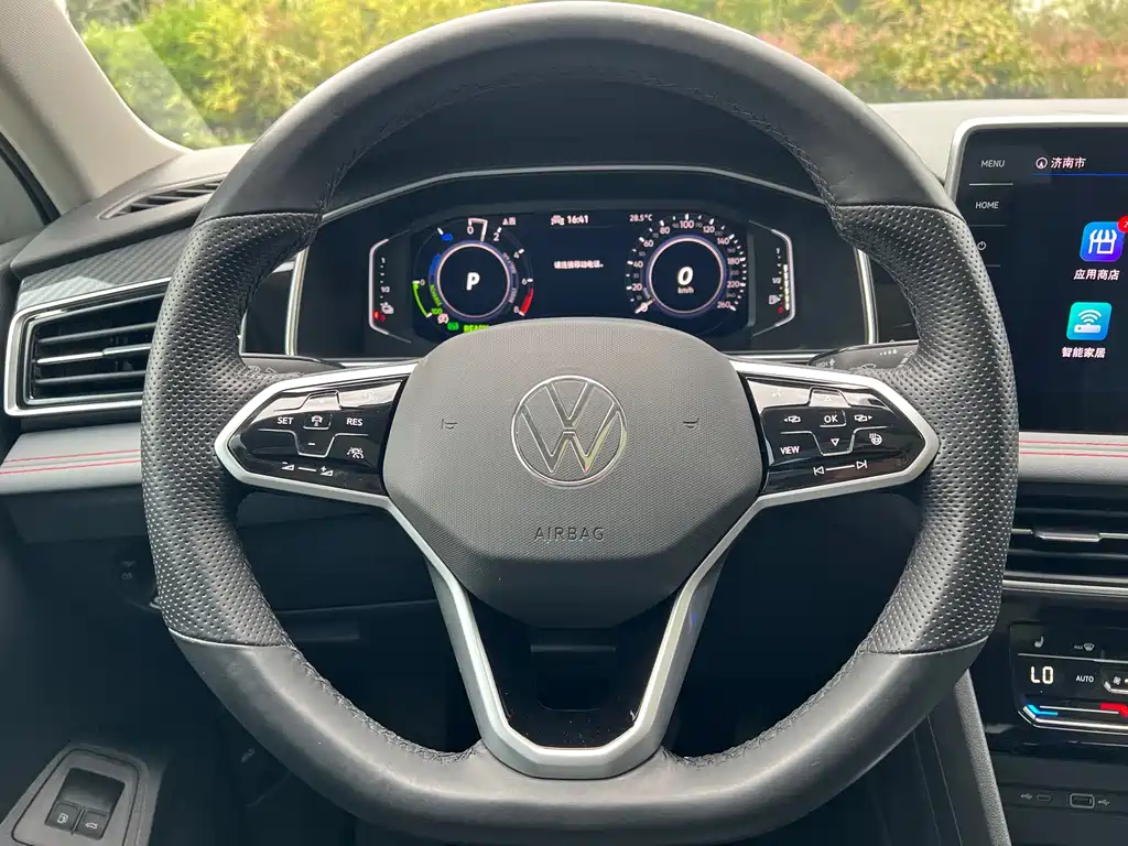 Volkswagen Tiguan L PHEV 2022 — фото 9