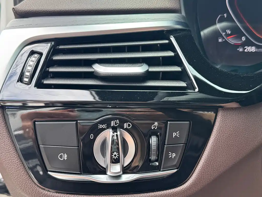 BMW 5 Series 2023 — фото 13