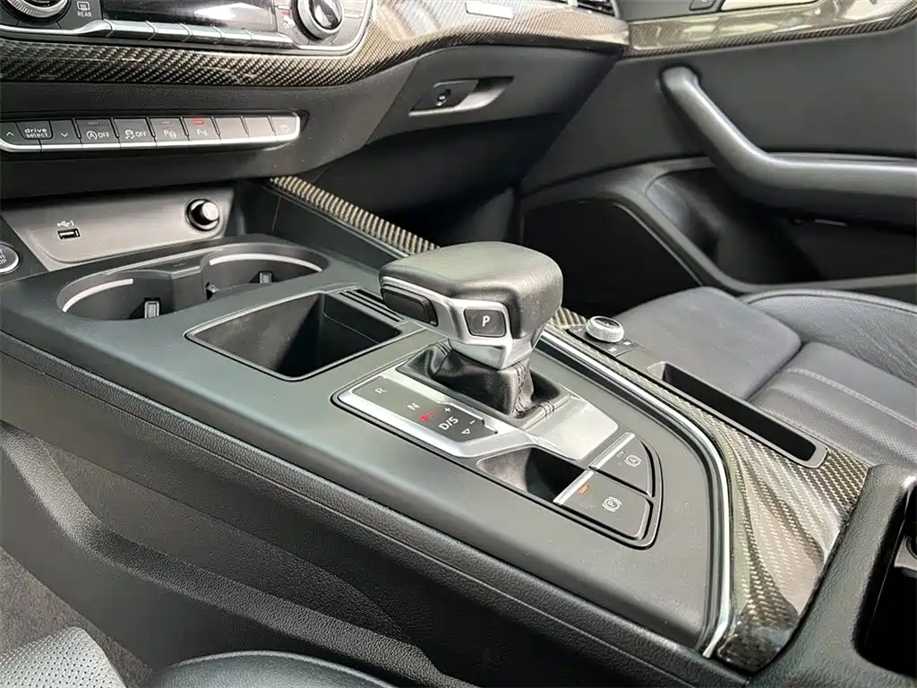 Audi A4L 2021 — фото 12