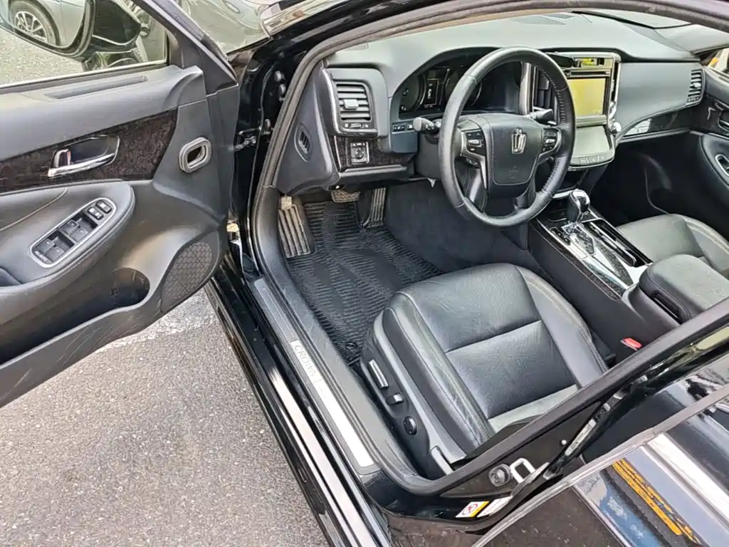 Toyota Crown 2019 — фото 13
