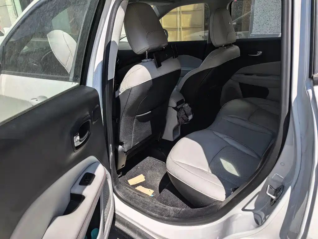 Jeep Compass 2017 — фото 11