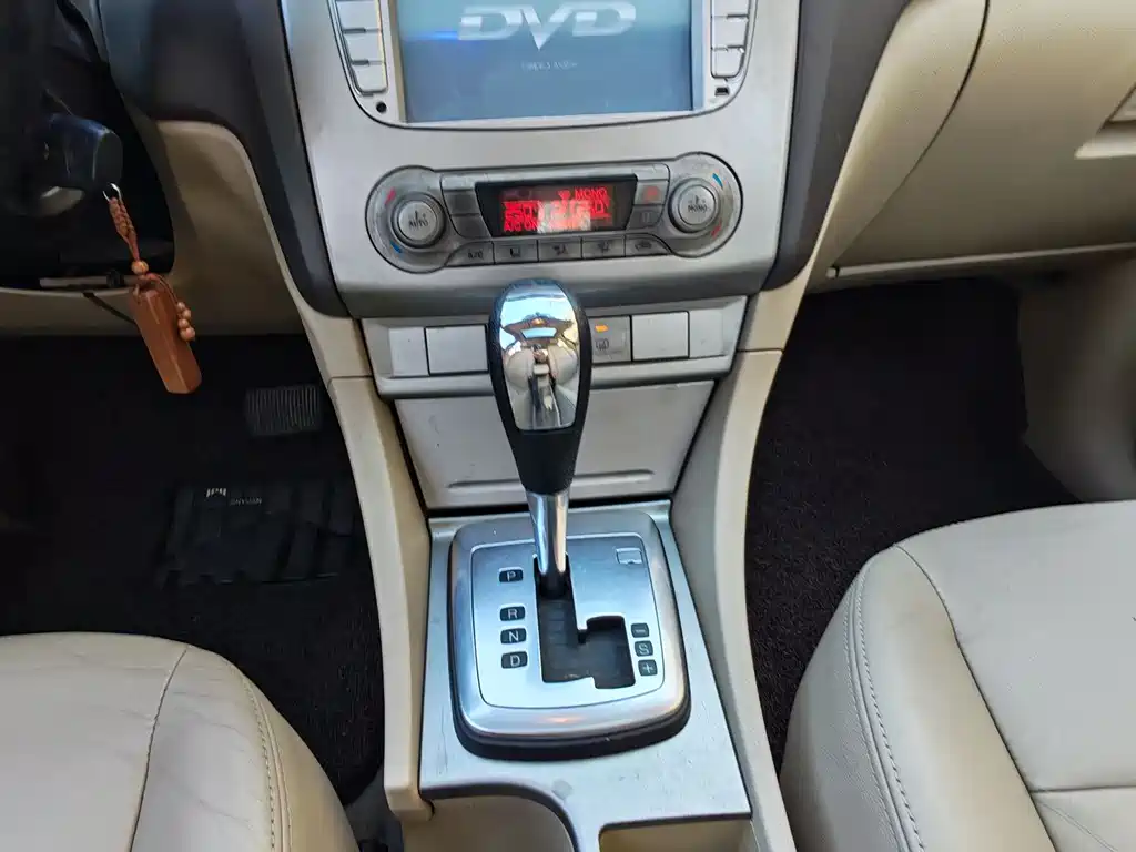 Ford Focus 2014 — фото 12