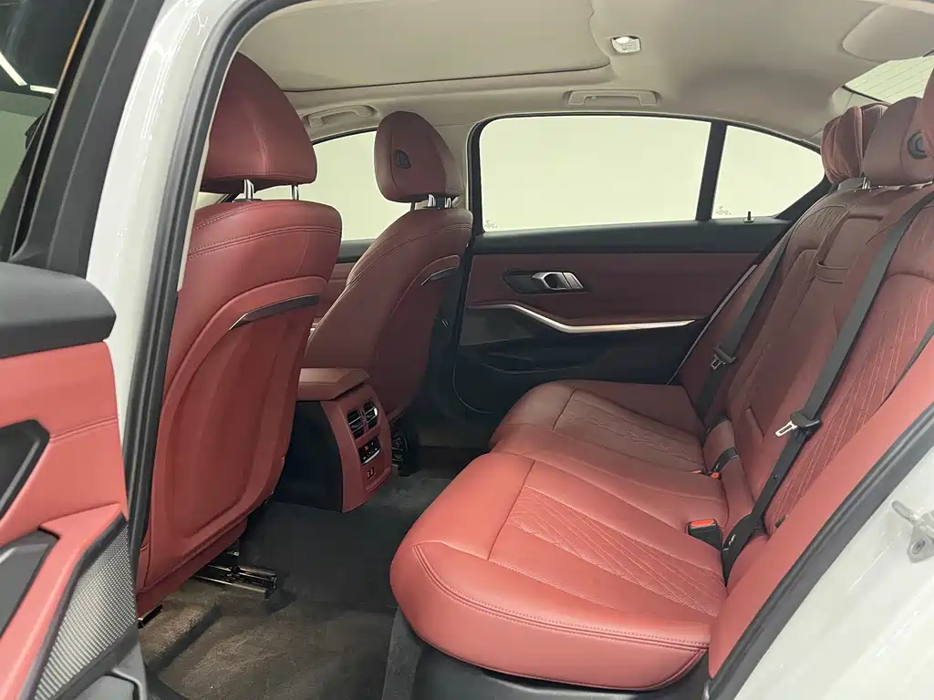BMW 3 Series 2023 — фото 11