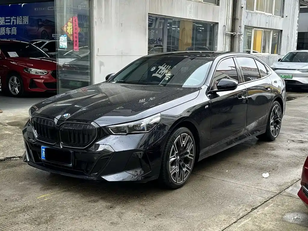 BMW 5 Series 2025