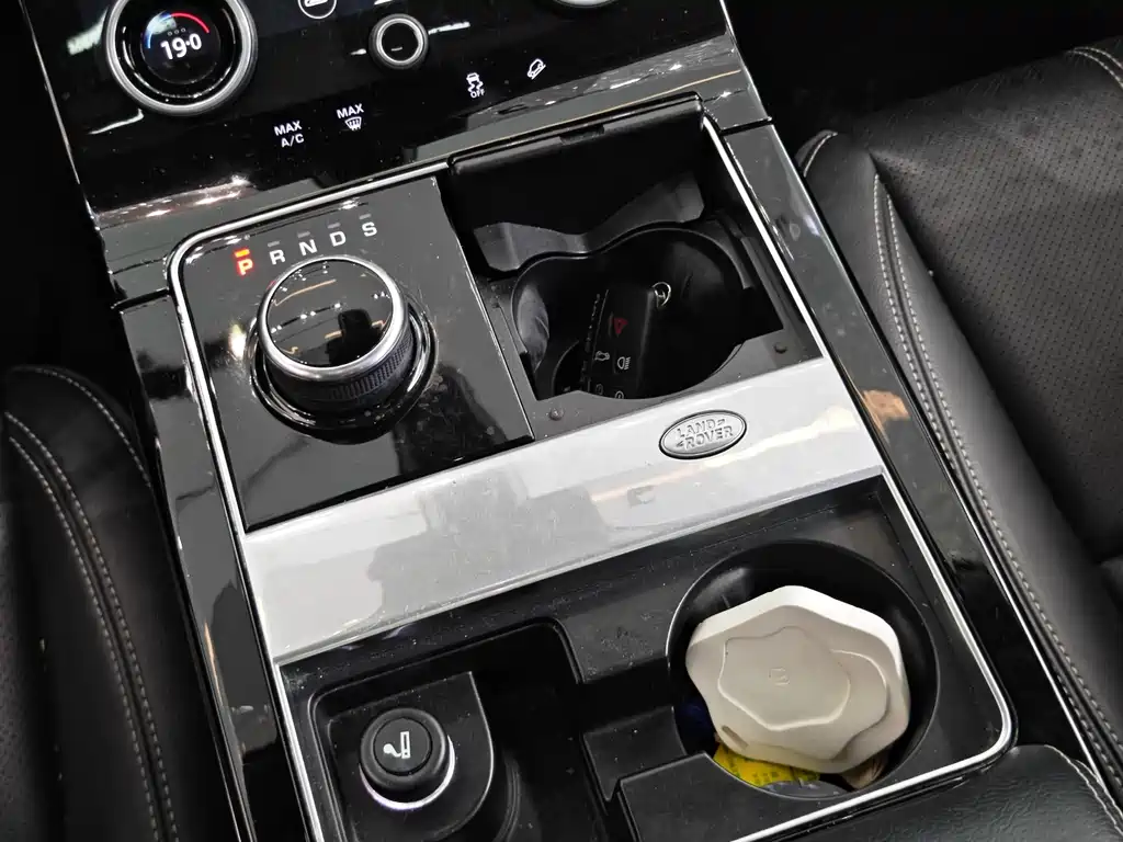 Land Rover Velar 2018 — фото 16