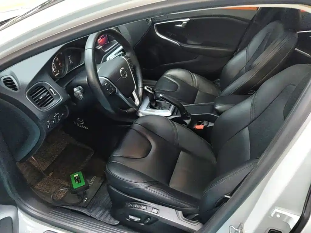 Volvo V40 2018 — фото 15