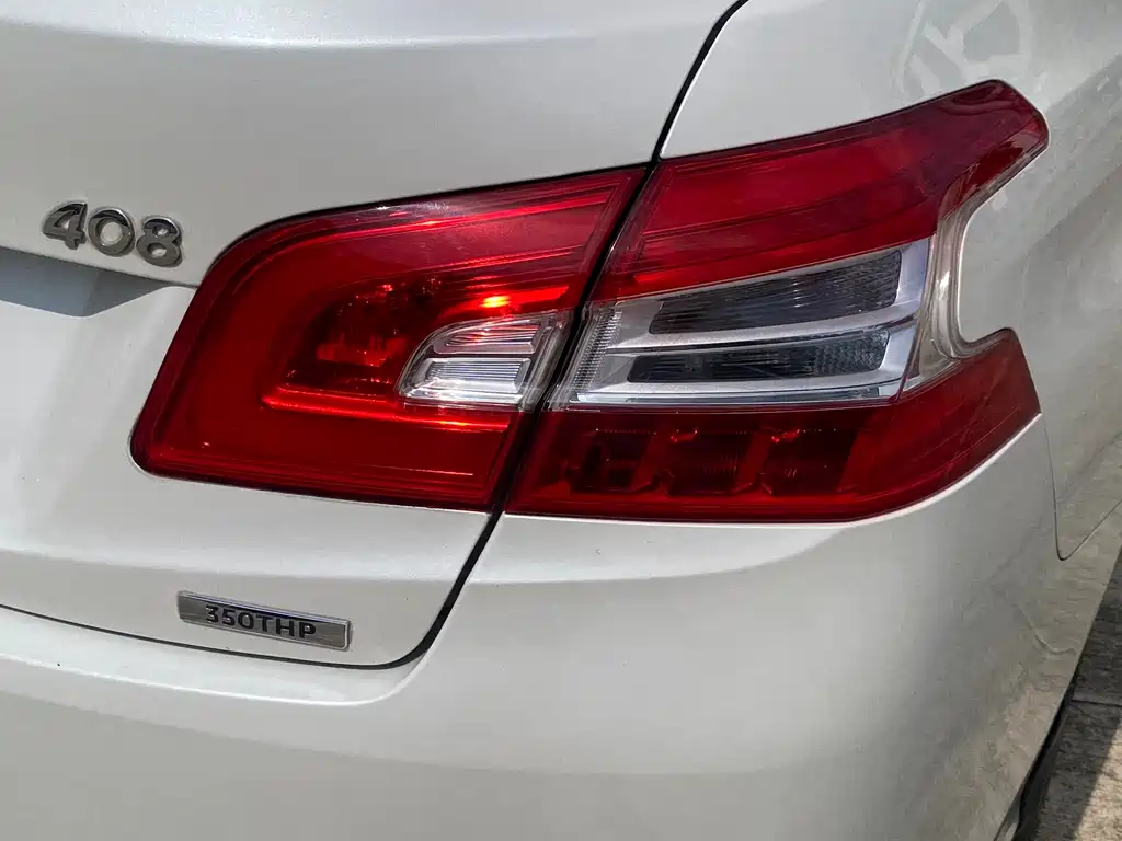 Peugeot 408 2018 — фото 12