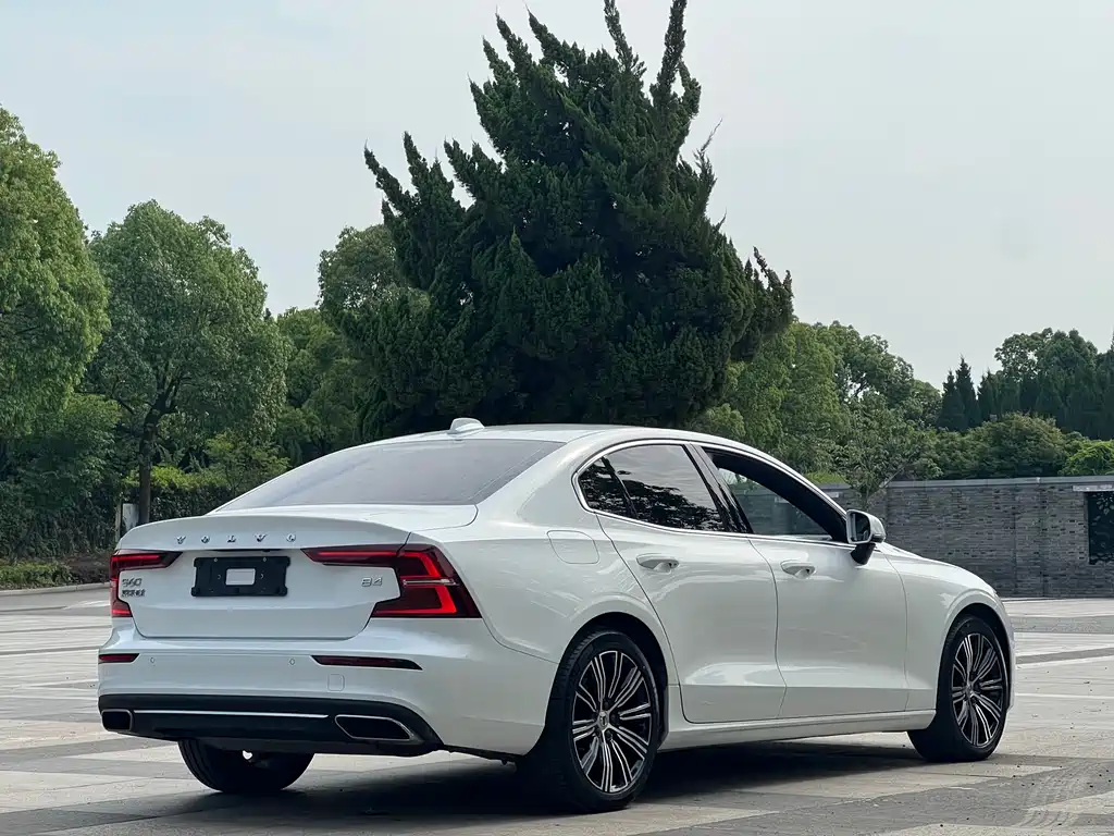 Volvo S60 2021 — фото 18