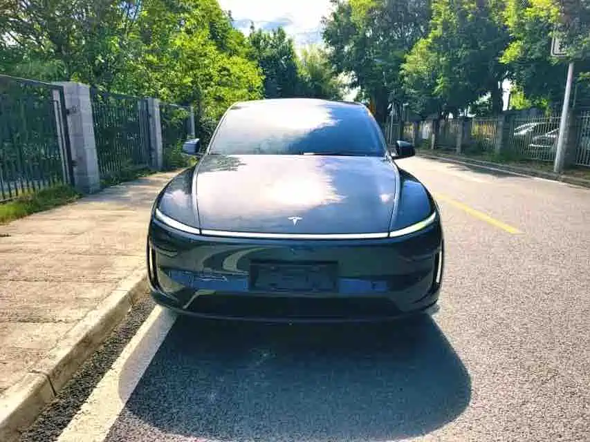 Tesla Model Y 2025 — фото 2