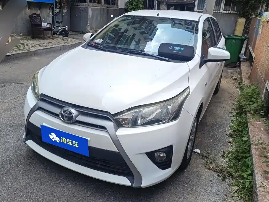 Toyota Yaris L 2014