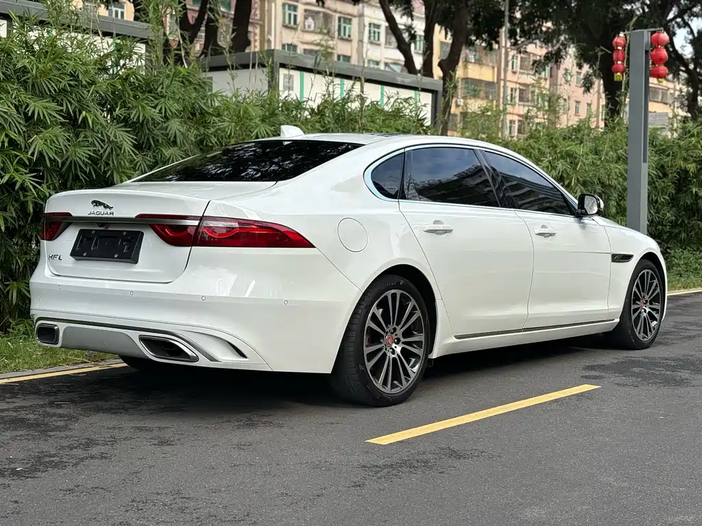 Jaguar XFL 2022 — фото 34