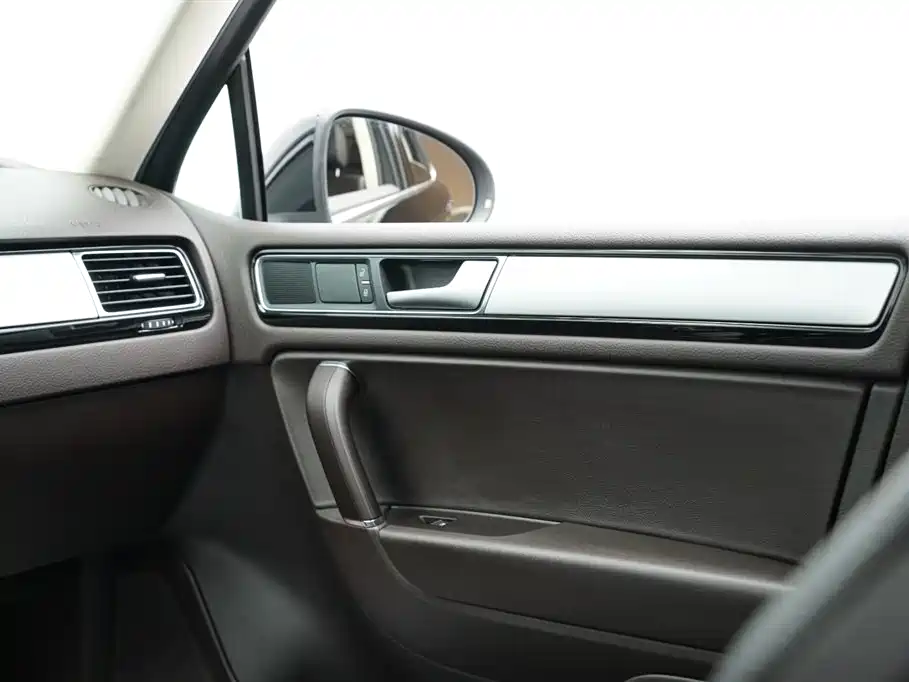 Volkswagen Touareg 2018 — фото 15