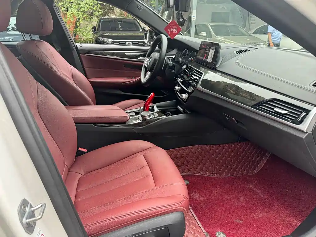 BMW 5 Series 2019 — фото 11
