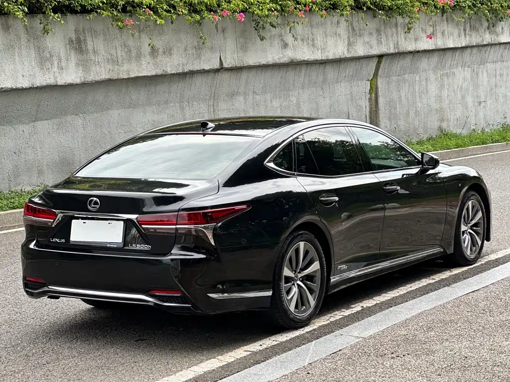 Lexus LS 2018 — фото 6