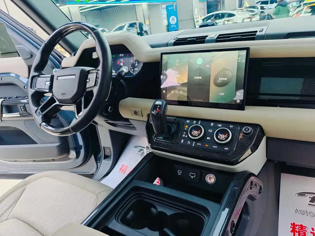 Land Rover Defender 2021 — фото 12