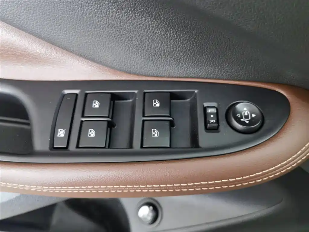 Buick Envision Plus 2016 — фото 9