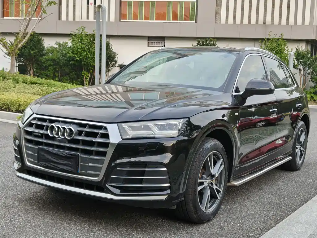 Audi Q5L 2020 — фото 1