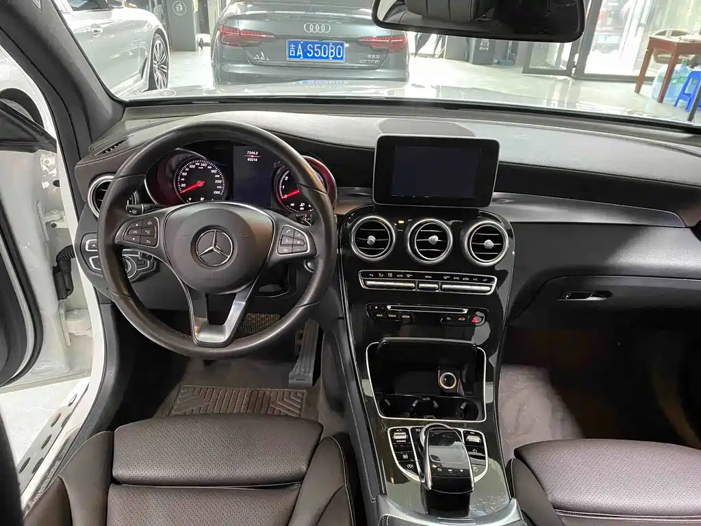 Mercedes-Benz GLC 2018 — фото 12