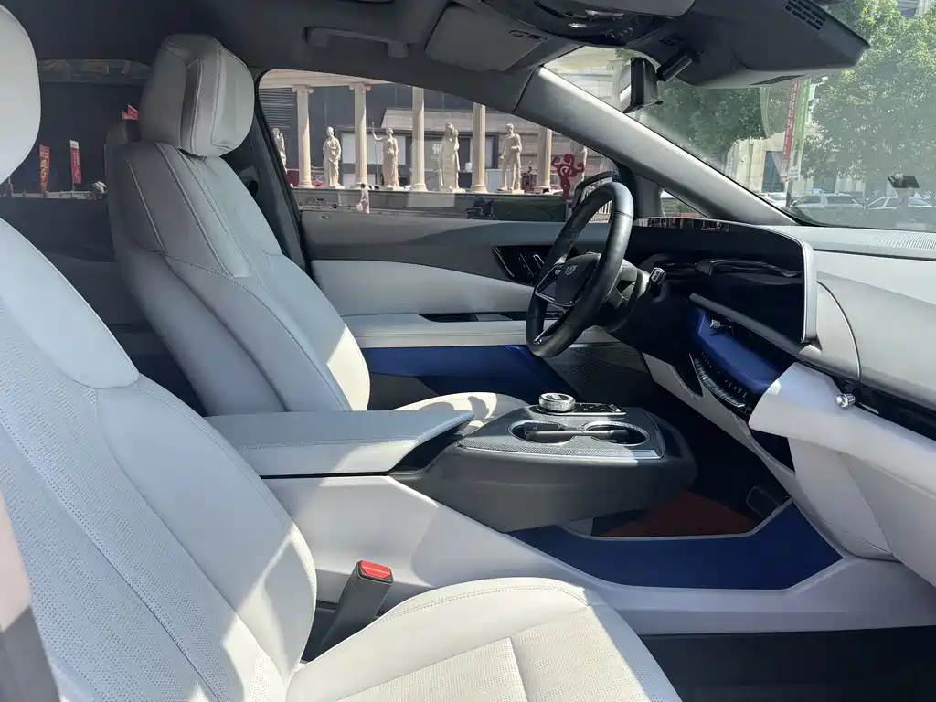 Cadillac IQ 2024 — фото 14
