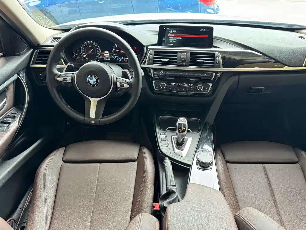 BMW 3 Series 2018 — фото 12