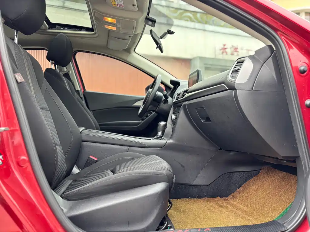 Mazda 3 Axela 2017 — фото 18