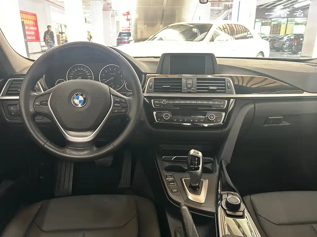 BMW 3 Series 2017 — фото 7
