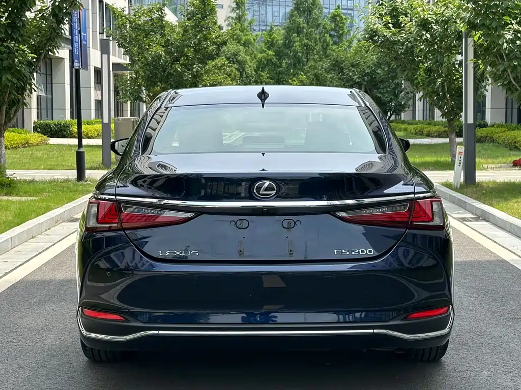 Lexus ES 2020 — фото 29